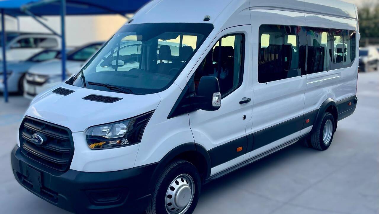 Ford Transit 2023 18 pasajeros